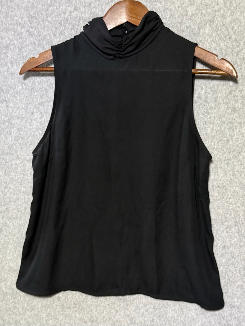 Forever 21 Contemporary Black High Mock Neck Sleeveless Blouse Size Medium